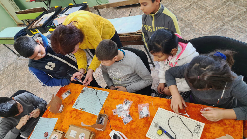 Workshop on Electronics and Robotics in the village of Vodoley